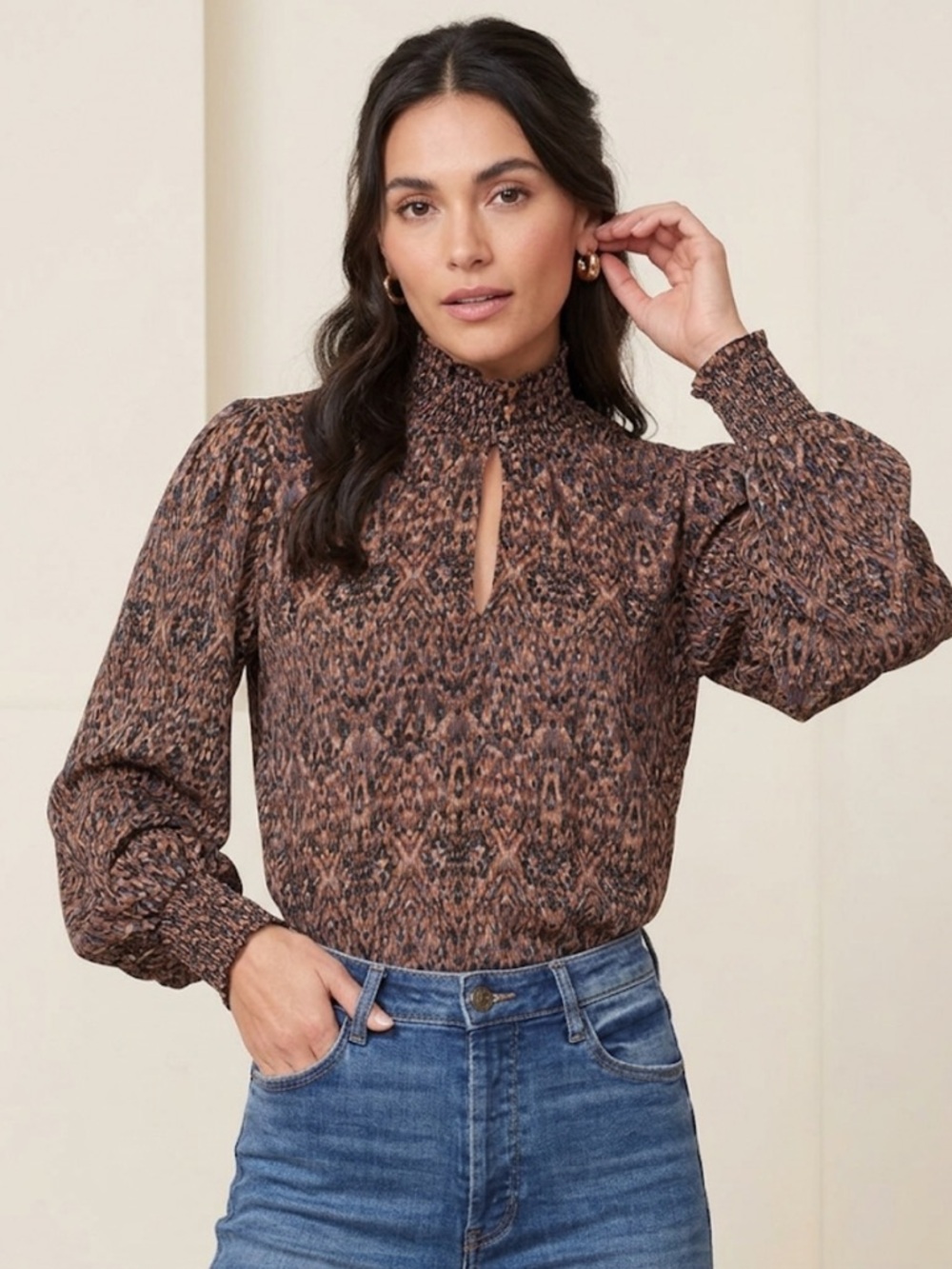 Evereve Business Casual Office blouse ruched sleeves XSmall | Boho Chic Brown
